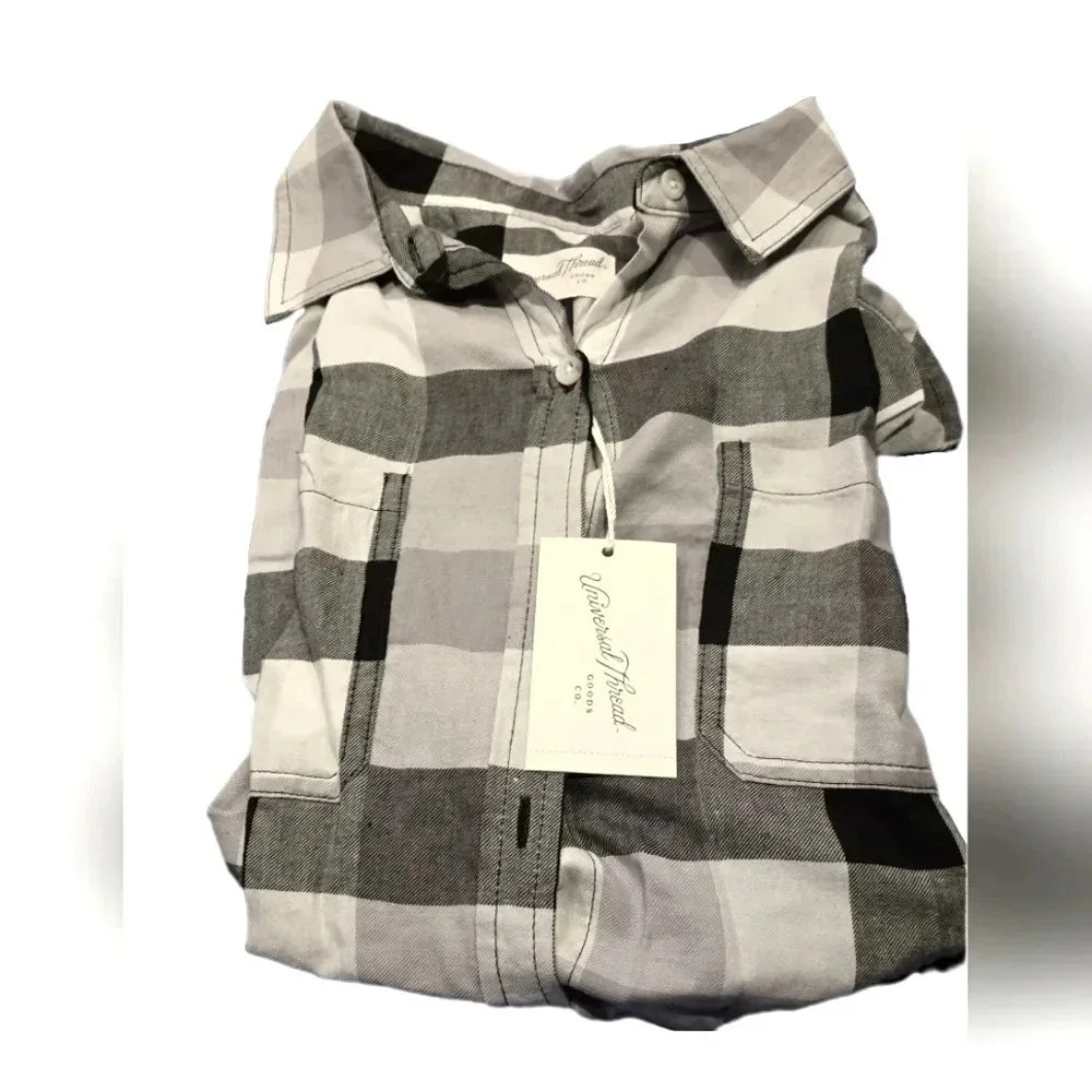 Universal Thread, Size XL, Black/White Plaid Longsleeve - Picture 2 of 7